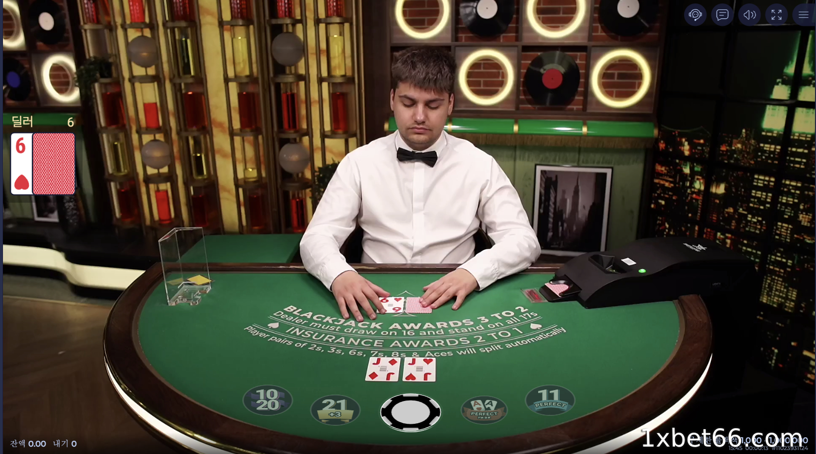 더블 플레이와 스플릿 플레이가 모두 가능한 테이블을 선택하세요